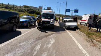 Aksaray'da minibüs ile otomobil çarpıştı! 8 yaralı