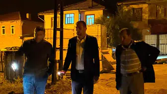 Konyalı Başkan gece demeden çalışıyor! Telefonun ışığıyla gece turuna çıktı