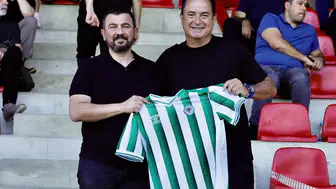 Konyaspor'dan Acun'a forma takdimi
