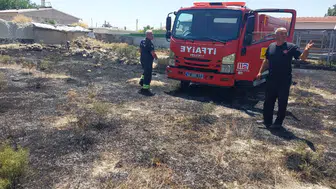 Konya'da korkutan ot yangını! Alevler evlere ulaşmadan söndürüldü