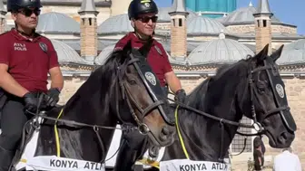 Burası İngiltere değil Konya! Atlı birlikler her yerde