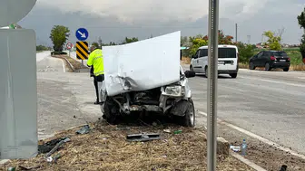 Konya'da iki otomobil çarpıştı: 1’i ağır 5 yaralı!