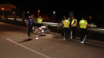 Karaman'da feci kaza kamerada! Motosiklet sürücüsü ağır yaralandı