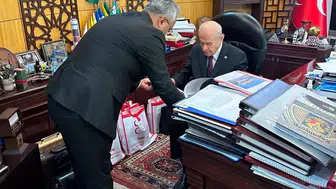 Konya’nın yeni başkanı Devlet Bahçeli ile poz verdi