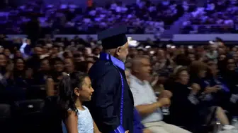 Konyalı ünlü iş insanı 68 yaşında mezun oldu! Diplomayı 7 torunu ile aldı