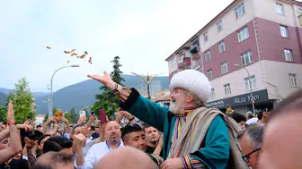 Sanatçı Saçıntı, Konya’daki şenlikte konuştu, AK Parti Vekili programı terk etti! Flaş açıklama geldi