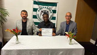 Konyaspor ile Max Gradel arasında imzalar atıldı