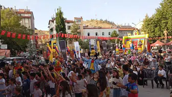Konya Bozkır’da yüzlerce kişi sazla sözle eğlendi