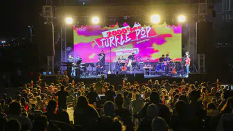 Konya’da 2000’ler yeniden yaşandı! Müzikseverler bu gecede buluştu
