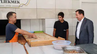 Konyalı Başkan fırına girdi! Vazgeçilmez lezzeti yerinde inceledi