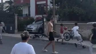 Konyasporlu futbolcu formayı çıkardı, sokağa çıktı! Yaptığı hareket büyük alkış aldı