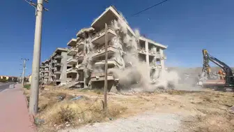 Konya'da kentsel dönüşüm hız kesmiyor! Bir bina daha yıkıldı