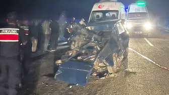 Konya’da otomobil hurda yığınına döndü! Yaşlı çift hayatını kaybetti