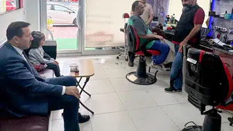 Konyalı Belediye Başkanı berber dükkanına girdi