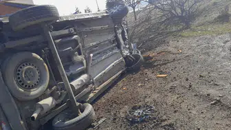 Konya'da kontrolden çıkan kamyonet yan yattı