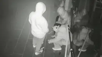 Aksaray’da şaşırtan soygun: Mağaza önünde oturdular, sonra kasayı boşalttılar