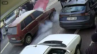 Konya'da seyir halindeki araç alev aldı: Esnaf harekete geçti