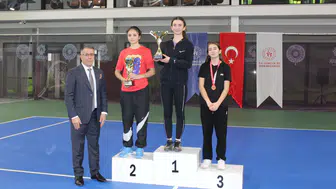 Konya Tenis Turnuvası’nda final heyecanı: Dereceye giren sporcular ödüllerini aldı