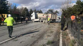 Konya’da tır dehşeti: Refüjdeki ağaçları ezdi, sürücü ağır yaralı