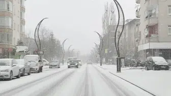 Aksaray’da kar sürprizi: Şehir bir anda beyaza büründü