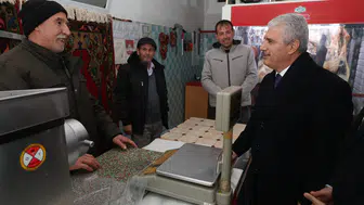 Konya Valisi Akın, Derbent'te esnaf ve vatandaşlarla buluştu