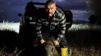 Konya'da şaşkına çeviren olay: Vatandaş yaban domuzunu elleriy­le yakaladı