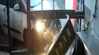 Konya’da kontrolden çıkan araç dönerciye daldı! O anlar kamerada