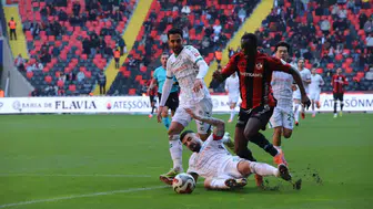 Konyaspor, Gaziantep'te 1 puanı kopardı! İyi ki varsın Kramer