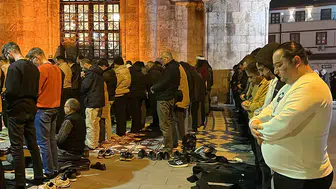 Konya'da Miraç Kandili'nde vatandaşlar camilere akın etti