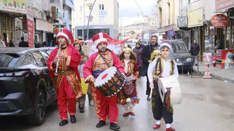 Ramazan coşkusu Karaman’da sokaklara taştı: Öğrenciler mani söyledi