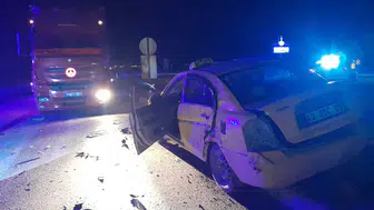 Konya'da TIR ile ticari taksi çarpıştı!