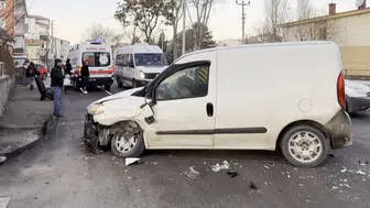 Aksaray'da kamyonet ve hafif ticari araç çarpıştı: 3 yaralı