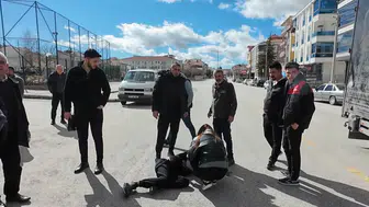 Karaman'da 13 yaşındaki çocuğa otomobil çarptı