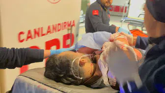 Aksaray’da tartışma kanlı bitti: Cam kırıkları genç adamı ağır yaraladı