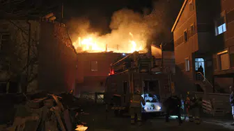 Karaman’da çatı yangını paniğe neden oldu: 3 kişi etkilendi