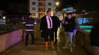 Konyalı Başkan çizmeleri giydi! Gece de ilçesi için çalışıyor