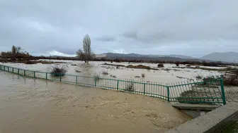 Tarım alanları su altında! Konya’da kanal taştı, ova göle döndü