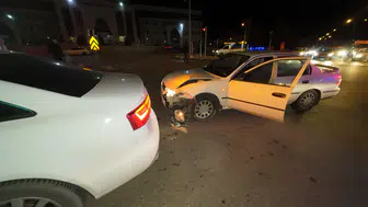 Karaman Adliye kavşağında korkutan kaza: Araçlar çarpıştı