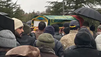 Otobüs kazasında hayatını kaybeden anne ve kızı Konya’da defnedildi