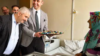 Konya’da başhekim eline şekeri aldı, bayramlaşmaya çıktı