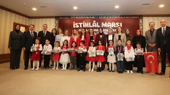 Konya'da miniklerden gururlandıran İstiklal Marşı performansı