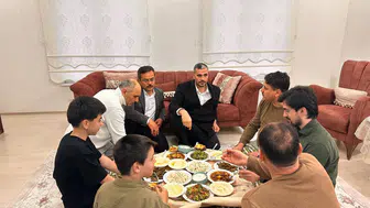 Konyalı Başkan Apil yer sofrasına oturdu! O aileyi ziyaret etti