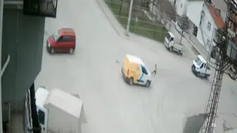 Karaman’da şaşırtan anlar: Kazadan sonra koşarak kaçtı