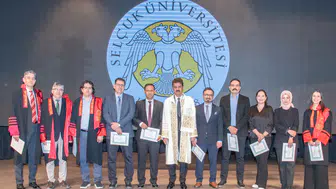 Konya'daki üniversitede akademisyenler ödüllendirildi ve yeni hastane müjdesi verildi