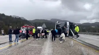 Valilik detayları paylaştı! Konya'da yolcu otobüsü devrildi