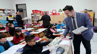 Binlerce hediye dağıtıldı! Konya'da belediyeden öğrencilere özel hediye