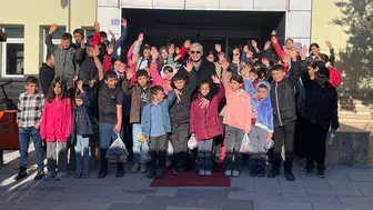 Bayram öncesi yüzleri güldürdü! Konya'da hayırsever iş insanından öğrencilere destek