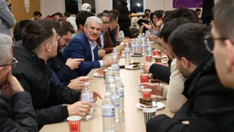 Konya Valisi Akın, bugün de iftarda o isimlerle buluştu