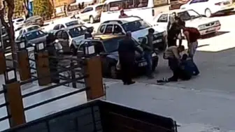 Karaman’da 2 çocuk otomobilin altında kalmaktan son anda kurtuldu