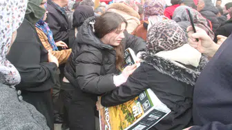 Konya'da vatandaşlar ucuz televizyon için yarıştı